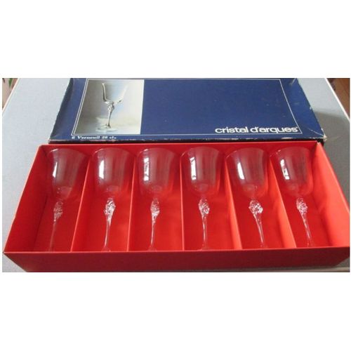 Six Verres À Pied De 28cl En Cristal D'arques - Modèle Ancien Verneuil - Rangés Dans La Boite D'origine En État Correct Car Stockée En Sous-Sol Depuis 1988 - Cristallerie J.G. Durand