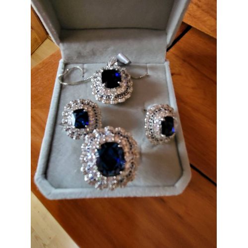 Parure Couleur Bleu Saphir