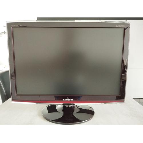 Samsung SyncMaster T240 - Écran LCD - 24" - 1920 x 1200 - TN - 300 cd/m² - 1000:1 - 5 ms - HDMI, DVI-D, VGA - Noir rose