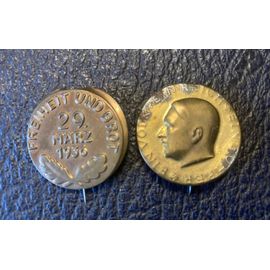 Insigne Militaire / Winterhilfswerk / Allemagne Reich 