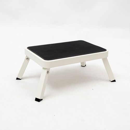 Escabeau Escabeau pliant, acier, avec patin antidérapant, capacité de charge 150 kg, dimensions déplié 28 x 46 x 18 cm, blanc
