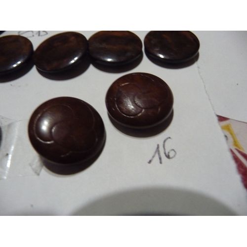 Queue1  4 Boutons Queue Marron N° A  Diam 16