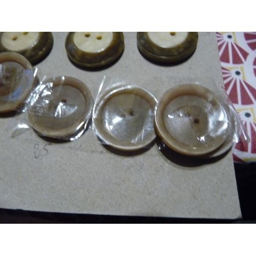 Lot 12 D 6 Boutons Anciens Marrons Diam 25