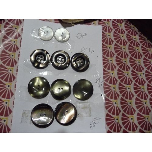Nac 6 B 3 Boutons Nacres Diam 2.4