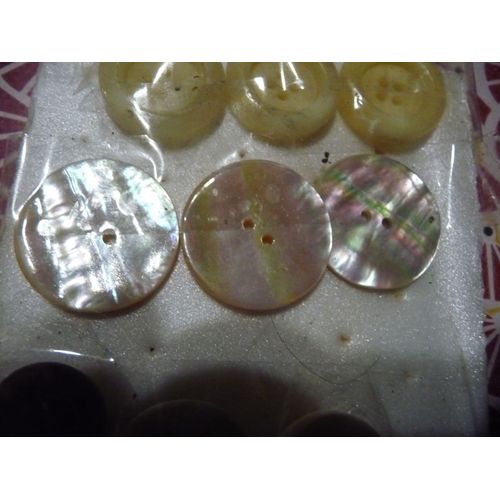 Nac7 D 3 Boutons Anciens Nacre Diam 22