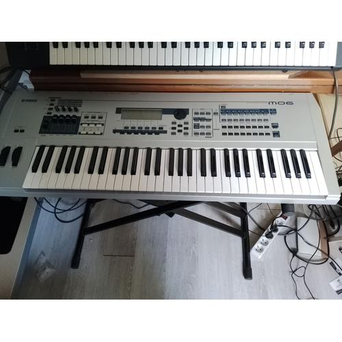 Clavier Yamaha MO6