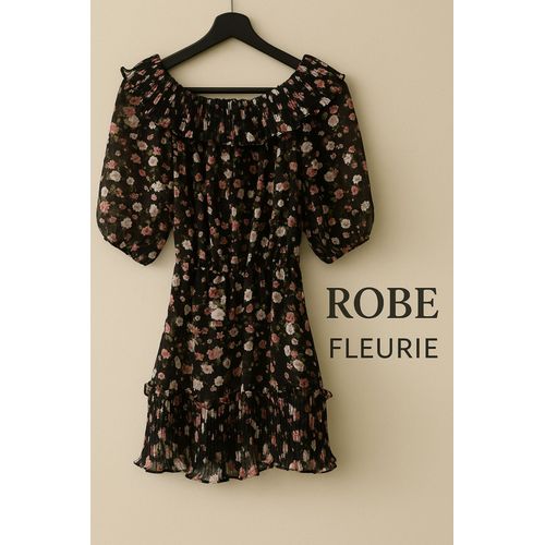 Robe Courte Fleurie Noire À Volants ¿ Col Bardot Plissé