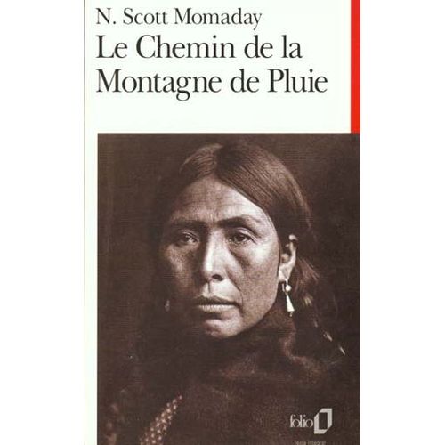 Le Chemin De La Montagne De Pluie