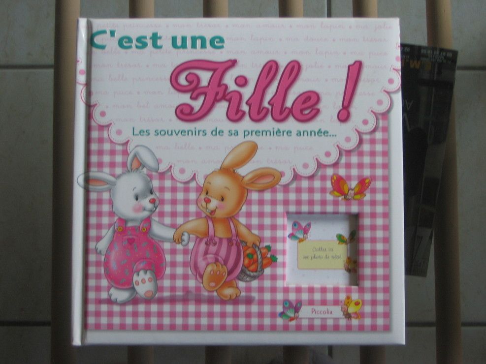 Livre Bebe/C'est Une Fille !