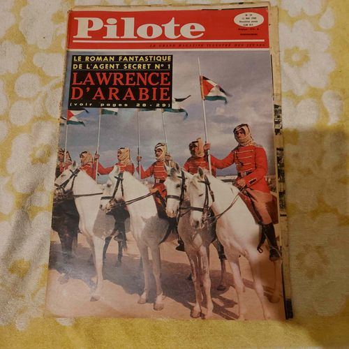 Journal Pilote N° 29 - 2eme Année - 12 Mai 1960 - Le Grand Magazine Illustré Des Jeunes - Lawrence D'arabie - Saint Etienne Vs Monaco - Roger Rivière - Tanguy-Jehan Soupolet- La Bête Du Gévaudan-
