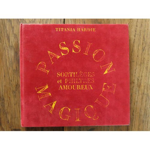 Passion Magique, Sortilèges Et Philtres Amoureux De Titania Hardie. Editions Hors Collection. 1999