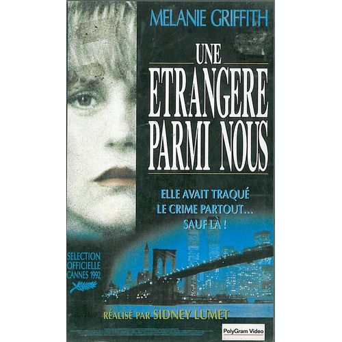 Etrangere Parmi Nous Une Stanger Among