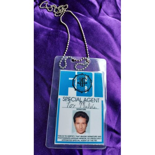 X Files Carte Fbi Special Agent Fox Mulder Plastifiée Avec Chaine En Métal Usa 10 X 6.5 Cm 13 Grammes