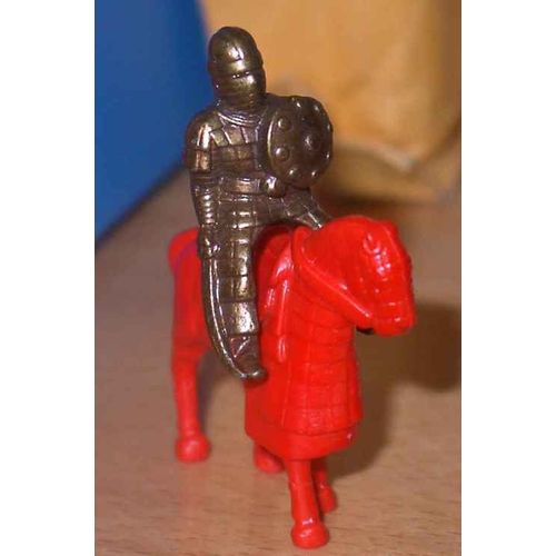 Kinder - Chevalier Avec Son Cheval Rouge - K97n72 - K97 N°72