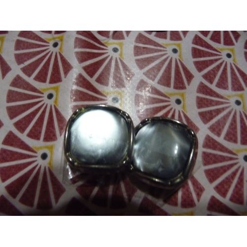 2 Boutons Carrés Pierre Grise Metallique