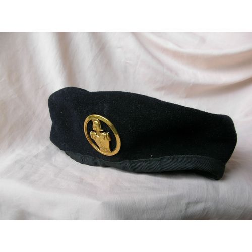 Ww2/Postwar France Beret Noir Type Militaire 1987 Fabricant Oloron Taille 57 Et Insigne Du Genie