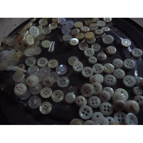A5a 160 Anciens Boutons Blancs