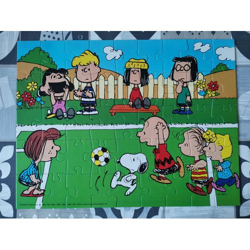 Puzzle Snoopy Joue Au Football