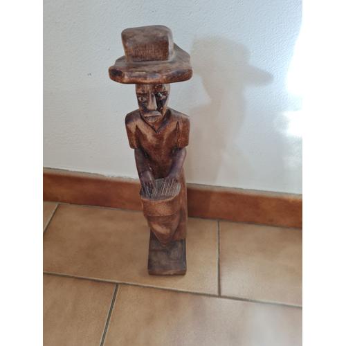 Statue homme Joueur de djembé en bois