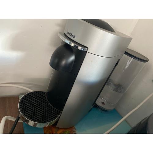 Machine à café Nespresso voluptuoso magimix grise