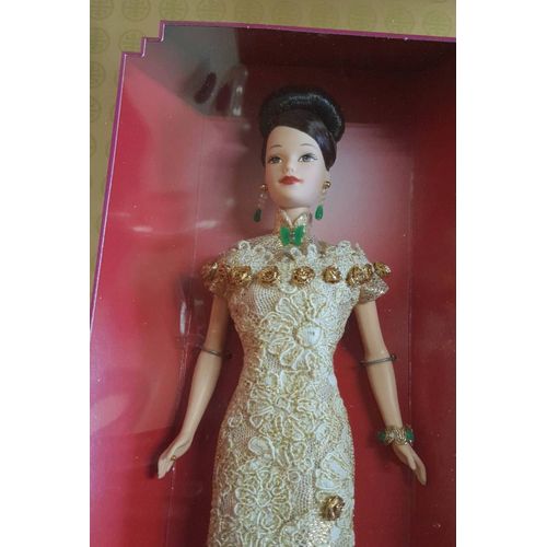 Poupée Barbie Golden Qi Pao, Chinoise