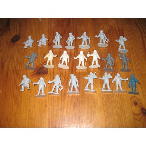 Lot 22 Figurines Astronautes Années 70/80