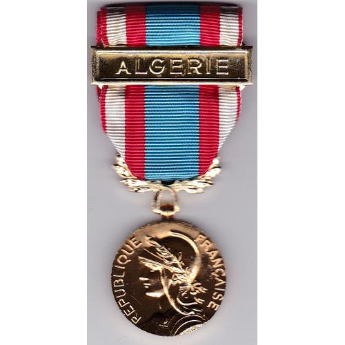 Médaille Commémorative Opérations Maintiens De L'ordre Avec Agrafe Algérie Dans Son Boitier