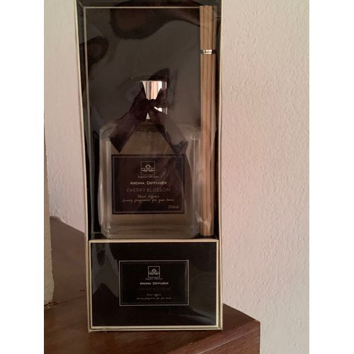 Diffuseur De Parfum En Coffret Avec Ses 6 Baguettes  