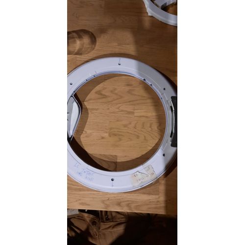 Cadre arrière pour porte hublot de lave linge indesit IWC71451 réf C00270980