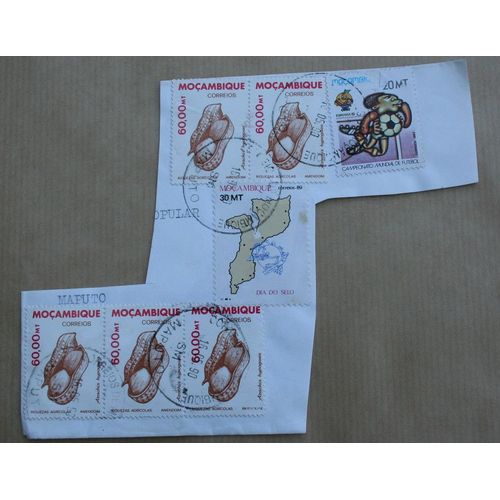 7 Timbres Du Mozambique Sur Morceau D'enveloppe