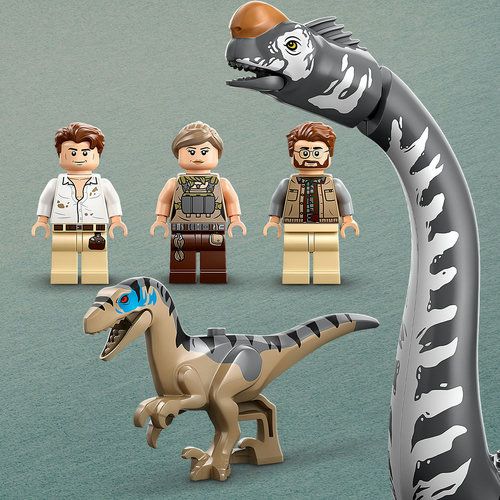 2 dinosaures et 3 minifigurines