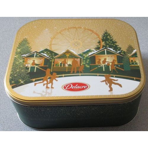 Grande Boite Métallique Delacre Verte Et Dorée-Couvercle Avec Décor Festif De Boutiques Cadeaux, Patineurs, Sapins Et Grande Roue-25x21.5x9.5cm-Vendue Vide