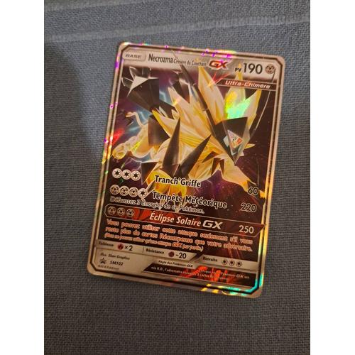 Une Carte Pokémon De Necrozma Conière Du Couchant Gx