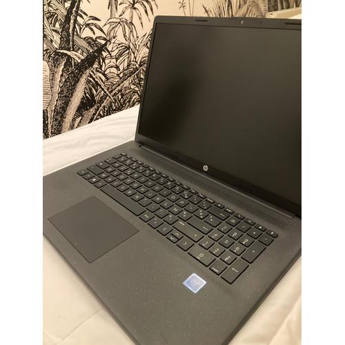 HP 17-cn0546nf - 17.3" Intel Celeron N4120 - 1.1 Ghz - Ram 8 Go - SSD 256 Go - Noir