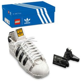 LEGO et Adidas s’associent pour sortir un set sneaker Superstar de 700 briques #5