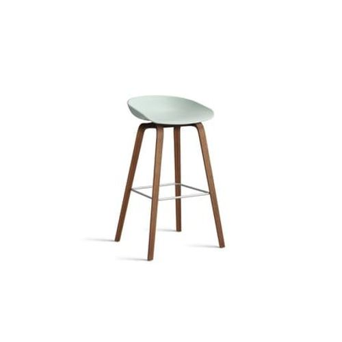 Hay - Tabouret De Bar About A Stool Aas 32 Noyer - Dusty Mint 2.0 - Repose-Pied Acier Inoxydable - Hauteur D'assise 75 Cm - Filzgleiter - Vert