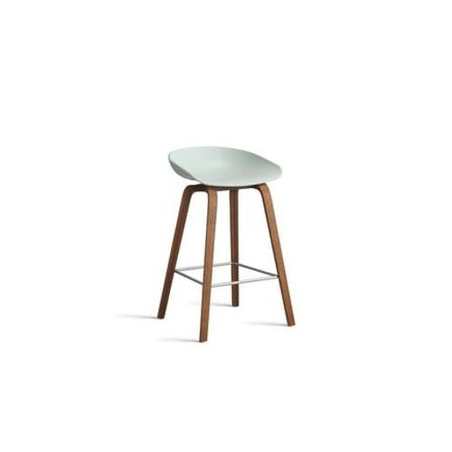Hay - Tabouret De Bar About A Stool Aas 32 Noyer - Dusty Mint 2.0 - Repose-Pied Acier Inoxydable - Hauteur D'assise 65 Cm - Standardgleiter Kunststoff - Vert