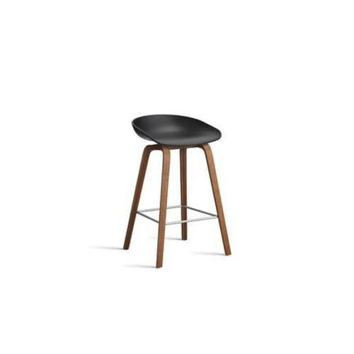 Hay - Tabouret De Bar About A Stool Aas 32 Noyer - Black 2.0 - Repose-Pied Acier Inoxydable - Hauteur D'assise 65 Cm - Standardgleiter Kunststoff - Noir