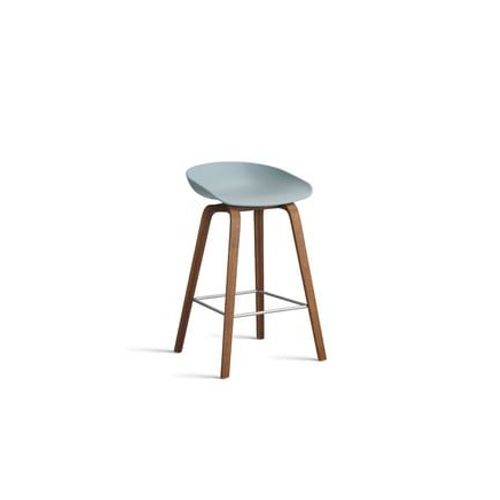 Hay - Tabouret De Bar About A Stool Aas 32 Noyer - Dusty Blue 2.0 - Repose-Pied Acier Inoxydable - Hauteur D'assise 65 Cm - Standardgleiter Kunststoff - Bleu
