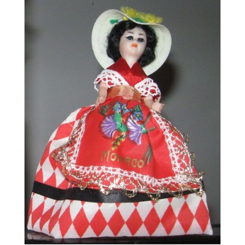 Ancienne poupée folklorique de collection Monaco- 14cm avec jupe rouge et blanche, fichu rouge, tablier fleuri et chapeau plastique-hauteur avec jupon 15cm-sans chaussures