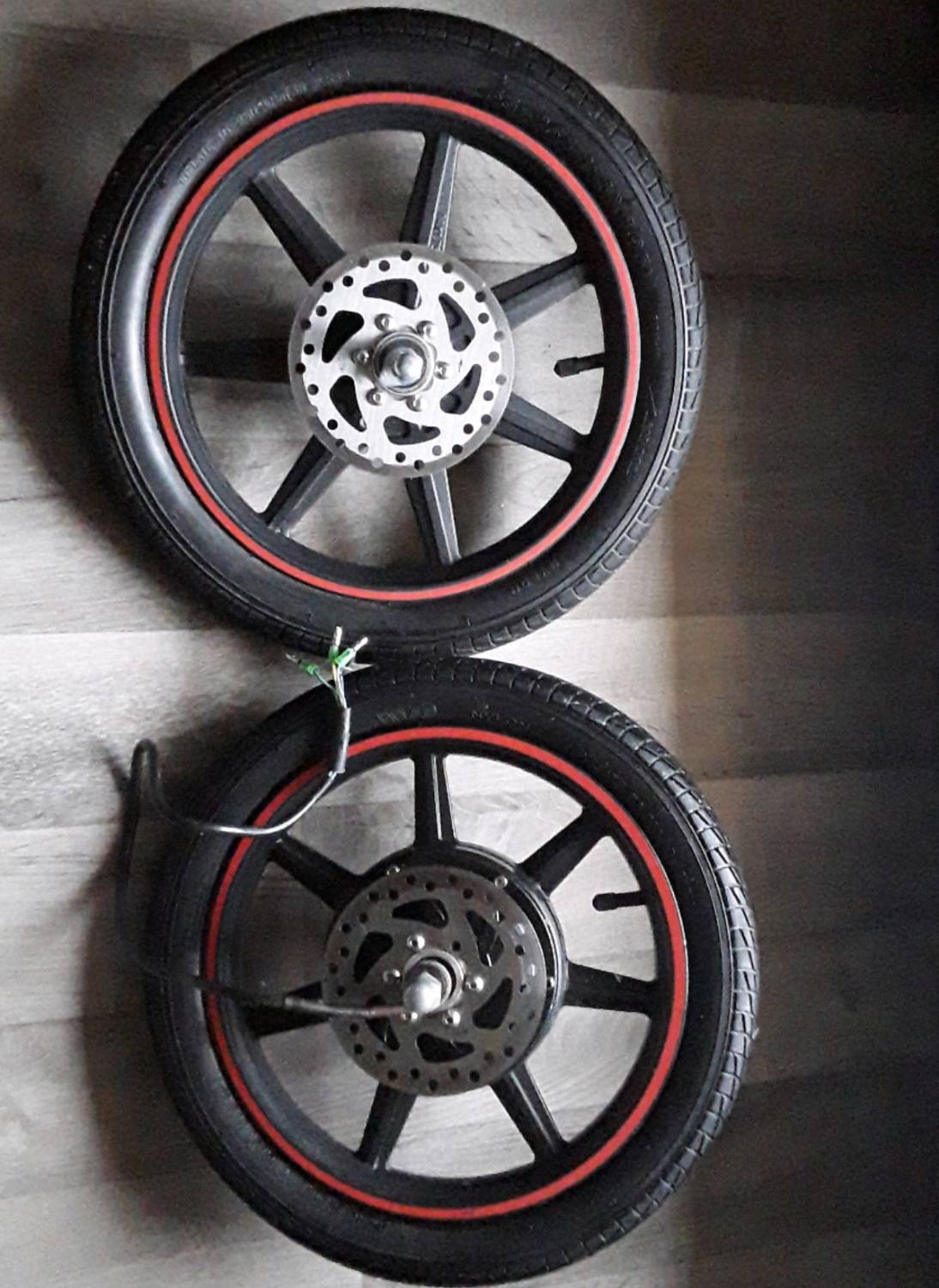 Roue Arrière Et Avant Draisienne