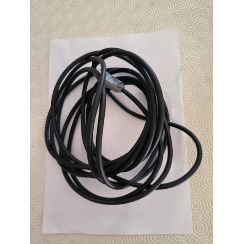Câble HDMI 4 m, les embouts peuvent se plier pour moins gêner. Servi rarement