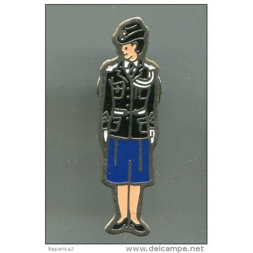 Pins Gendarmerie - Gendarme Féminin En Tenue Hiver
