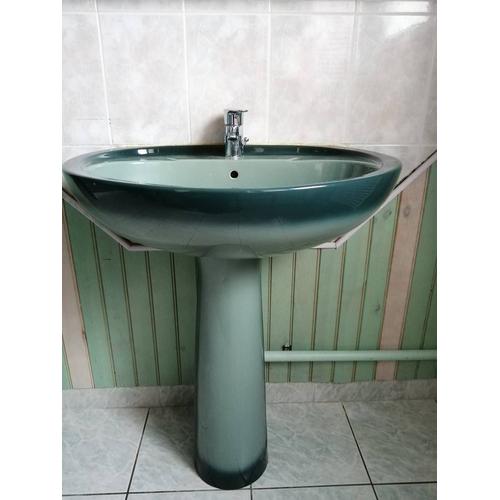 Lavabo sur colonne avec mitigeur inox vert émeraude. Receveur de douche 70 x 70 cm assorti a 50€