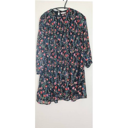Robe Zara T. M Longueur 86 Cm. Comme Neuve