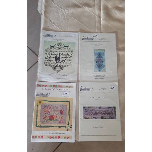 Lot De 4 Diagrammes À Broder Au Point De Croix. Le Matériel Nécessaire Est Indiqué Sur Chaque Grille À Broder .