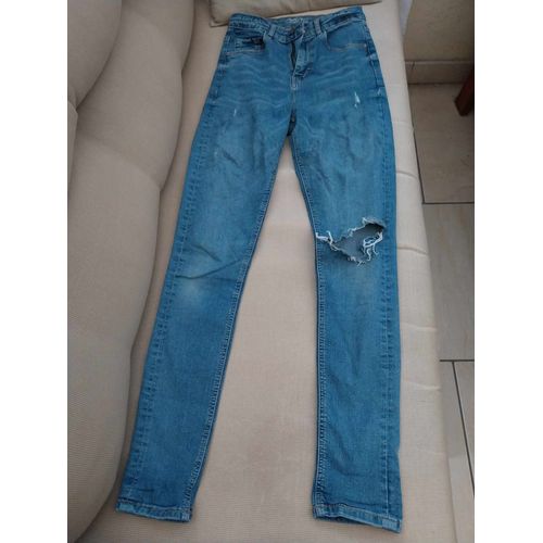 Jean Fille Troué Un Genoux Taille Xs 14 Ans Taille Haute Au Niveau Des Fesses Il Est Froncé Marque Kiabi