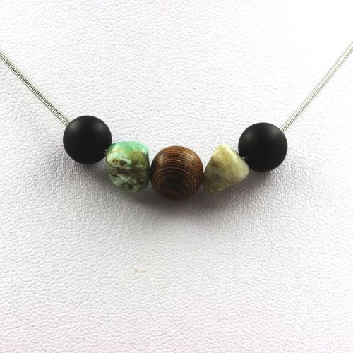 Collier Perles Bois + Onyx Noir Mat 8 Mm + Opale Multicolore Chaine En Acier Inoxydable.