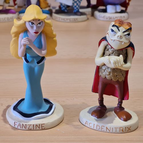Lot De Deux Figurines Asterix