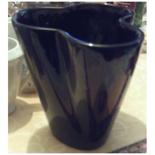 Vase En Porcelaine - Forme Originale - 15 cm De Haut